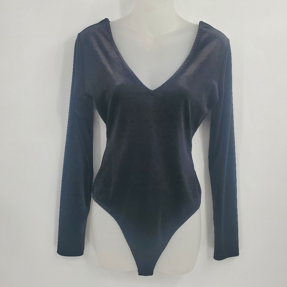 ♡♡ Socialite Velvet V-Neck Long-sleeved Bodysuit Size Medium Black
